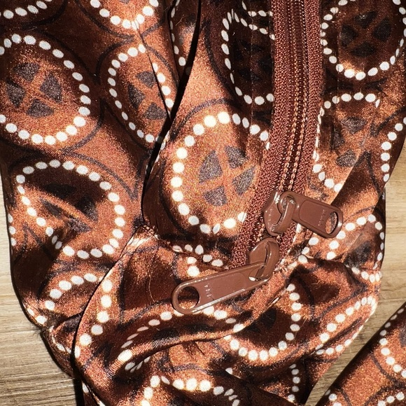 Prana satin brown patterned adjustable yoga mat carrier-fully lined-like new - Picture 11 of 11